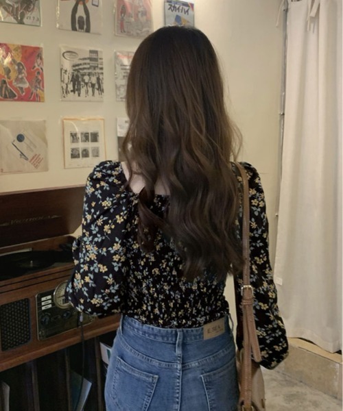 kirakiraShop(キラキラショップ)の「花柄 シャーリング スクエア ブラウス(シャツ/ブラウス・レディース・ブラック/ライトベージュ・FREE)」の9枚目の写真
