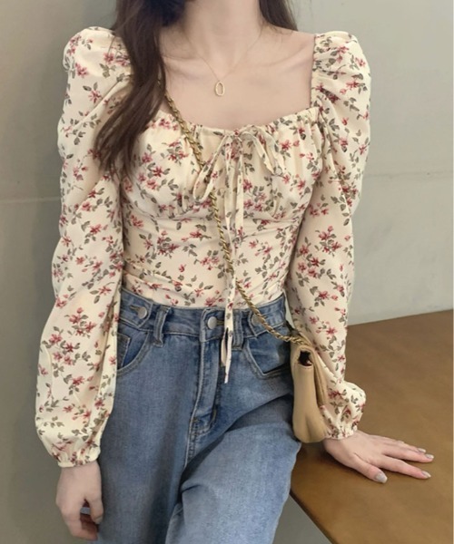 kirakiraShop(キラキラショップ)の「花柄 シャーリング スクエア ブラウス(シャツ/ブラウス・レディース・ブラック/ライトベージュ・FREE)」の10枚目の写真
