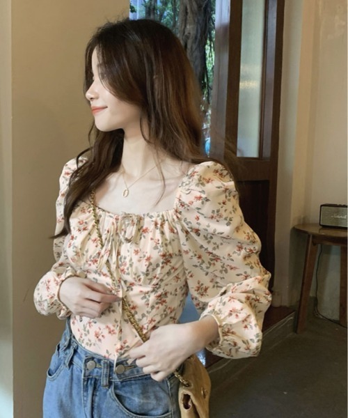 kirakiraShop(キラキラショップ)の「花柄 シャーリング スクエア ブラウス(シャツ/ブラウス・レディース・ブラック/ライトベージュ・FREE)」の11枚目の写真