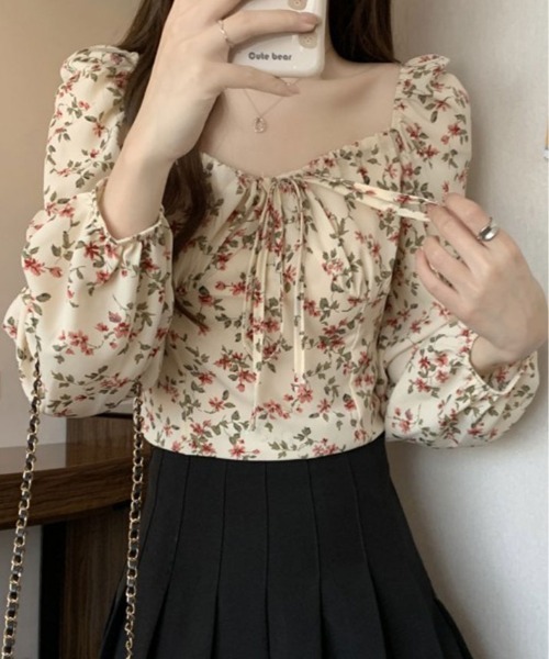 kirakiraShop(キラキラショップ)の「花柄 シャーリング スクエア ブラウス(シャツ/ブラウス・レディース・ブラック/ライトベージュ・FREE)」の15枚目の写真