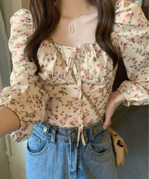 kirakiraShop(キラキラショップ)の「花柄 シャーリング スクエア ブラウス(シャツ/ブラウス・レディース・ブラック/ライトベージュ・FREE)」の17枚目の写真