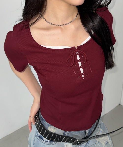 Bamm(バム)の「レイヤードデザインレースアップコンパクトトップス(Tシャツ/カットソー・レディース・ブラック/チャコールグレー/ホワイト/レッド・FREE)」の4枚目の写真