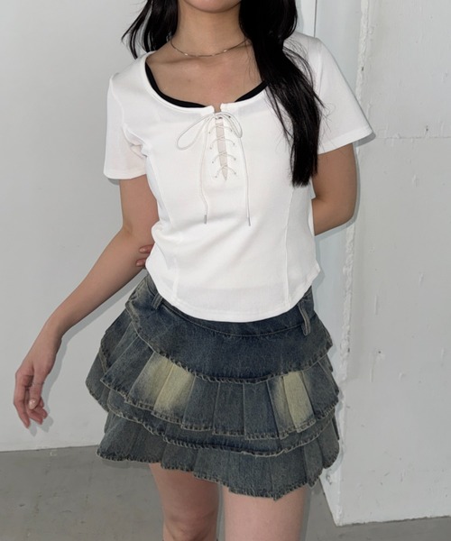 Bamm(バム)の「レイヤードデザインレースアップコンパクトトップス(Tシャツ/カットソー・レディース・ブラック/チャコールグレー/ホワイト/レッド・FREE)」の9枚目の写真