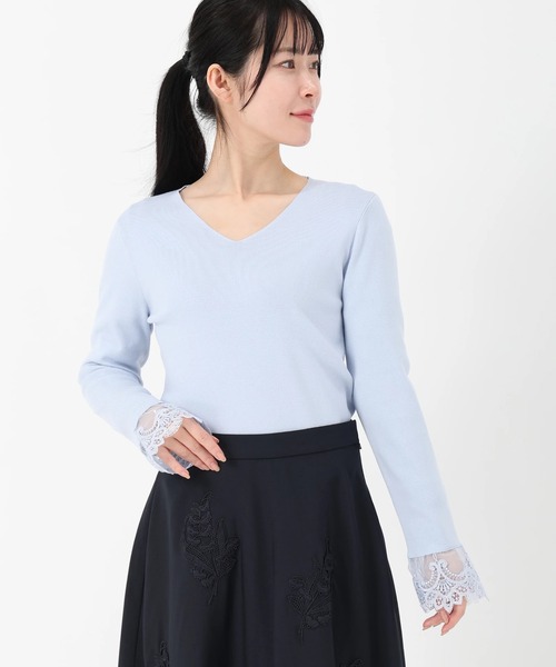 STRAWBERRY-FIELDS（ストロベリーフィールズ）の「コンフォートイネス_袖レースVネックニット（ニット/セーター・レディース・オフホワイト/ブラック/ライトブルー・2）」の3枚目の写真