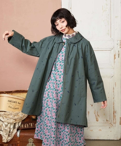ホコモモラ　カラシ色ロングコート　サイズLぐらい Jocomomola（ホコモモラ）の「Molino de vientoycasa 刺繍ロングコート