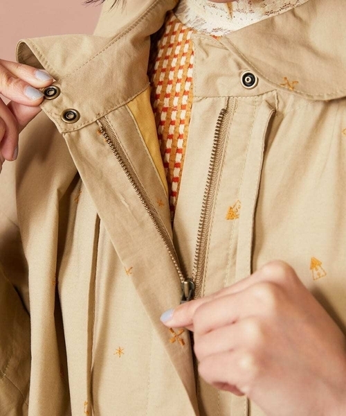 Jocomomola（ホコモモラ）の「Molino de vientoycasa 刺繍ロングコート