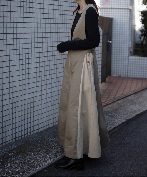 UNIVERSAL OVERALL（ユニバーサルオーバーオール）の「MIX JUMPER SK/ジャンパースカート（ジャンパースカート・レディース・ブラック/ベージュ・F）」の4枚目の写真