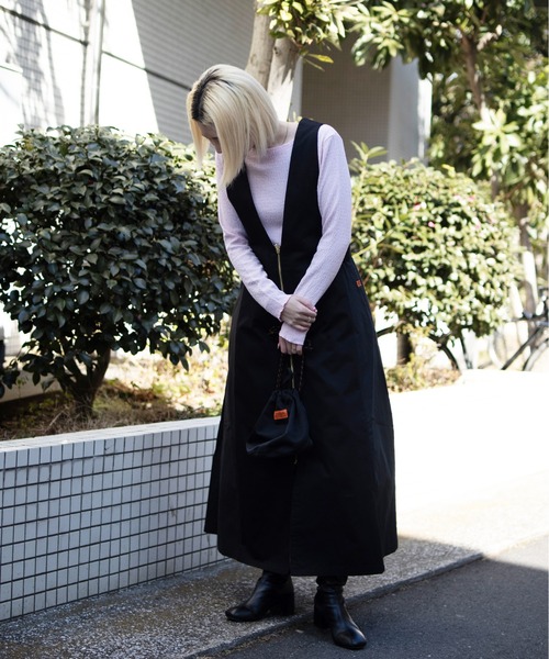 UNIVERSAL OVERALL（ユニバーサルオーバーオール）の「MIX JUMPER SK/ジャンパースカート（ジャンパースカート・レディース・ブラック/ベージュ・F）」の6枚目の写真