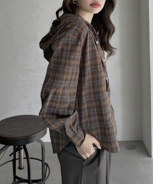 TREOVER（トレオーバー）の「1枚で着映えするフーディチェックシャツ（シャツ/ブラウス・レディース・ピンク/ブラウン/ブルー/オフホワイト・FREE）」の2枚目の写真