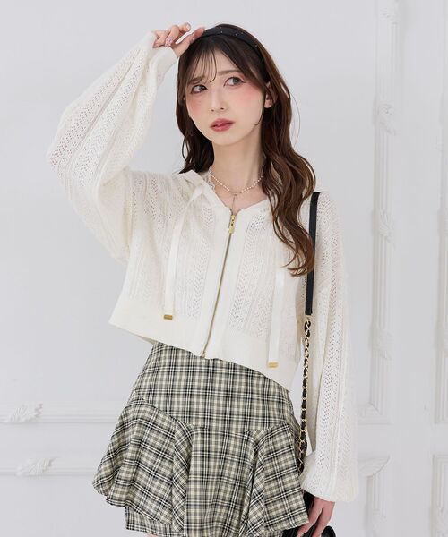 MAJESTIC LEGON（マジェスティックレゴン）の「透かし柄ショートニットパーカー（パーカー・レディース・ブラック/ピンク/アイボリー・MEDIUM）」の7枚目の写真