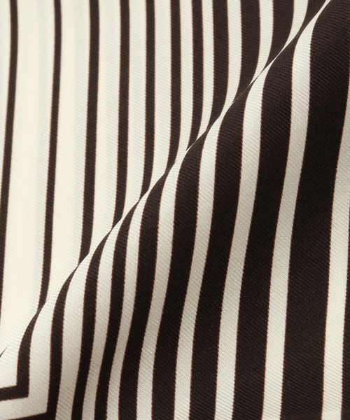 Deuxieme Classe（ドゥーズィエムクラス）の「*Geometric スカーフ（その他小物・レディース・ブラウン・FREE）」の11枚目の写真