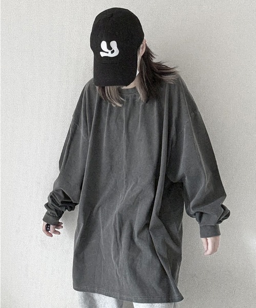 YACA(ヤーカ)の「Pigment Over L/S Tee/ピグメントオーバーロングスリーブTシャツ【unisex item】(Tシャツ/カットソー・レディース・チャコールグレー/グレイッシュベージュ・FREE)」の1枚目の写真