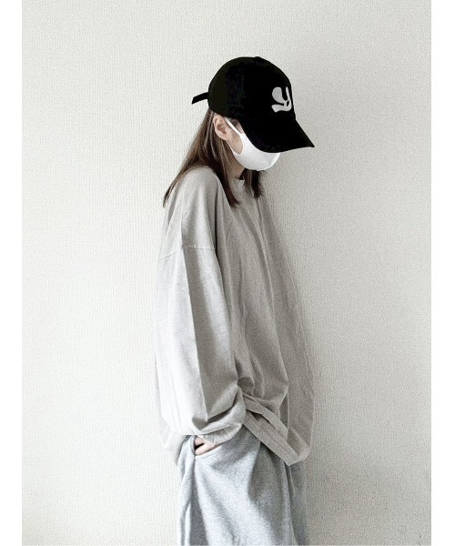 YACA(ヤーカ)の「Pigment Over L/S Tee/ピグメントオーバーロングスリーブTシャツ【unisex item】(Tシャツ/カットソー・レディース・チャコールグレー/グレイッシュベージュ・FREE)」の7枚目の写真
