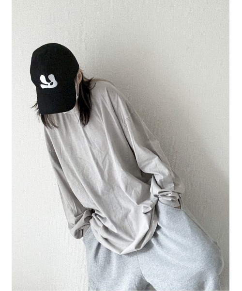 YACA(ヤーカ)の「Pigment Over L/S Tee/ピグメントオーバーロングスリーブTシャツ【unisex item】(Tシャツ/カットソー・レディース・チャコールグレー/グレイッシュベージュ・FREE)」の9枚目の写真