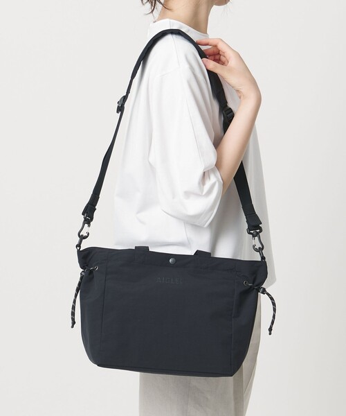 AIGLE(エーグル)の「<AIGLE> Tote with SLD(ショルダーバッグ・レディース・ブラック/ベージュ・FREE)」の1枚目の写真