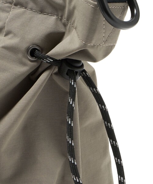 AIGLE(エーグル)の「<AIGLE> Tote with SLD(ショルダーバッグ・レディース・ブラック/ベージュ・FREE)」の14枚目の写真