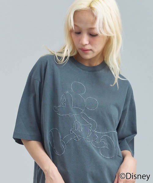 MICKEY MOUSE(ミッキーマウス)の「JOHNBULL-MICKEY MOUSE T. Embroidery(Tシャツ/カットソー・メンズ・ホワイト/チャコール・L/M)」の2枚目の写真