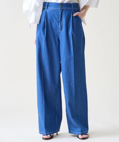 Tiara(ティアラ)の「デニムタックパンツ(デニムパンツ・レディース・インディゴブルー/ライトブルー・3/2)」の1枚目の写真