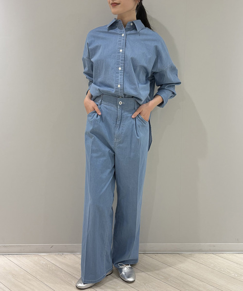 Tiara(ティアラ)の「デニムタックパンツ(デニムパンツ・レディース・インディゴブルー/ライトブルー・3/2)」の5枚目の写真