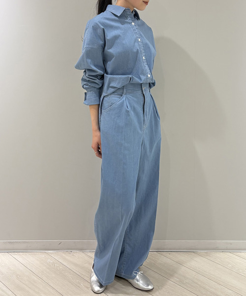 Tiara(ティアラ)の「デニムタックパンツ(デニムパンツ・レディース・インディゴブルー/ライトブルー・3/2)」の6枚目の写真