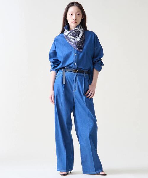 Tiara(ティアラ)の「デニムタックパンツ(デニムパンツ・レディース・インディゴブルー/ライトブルー・3/2)」の8枚目の写真