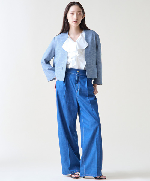 Tiara(ティアラ)の「デニムタックパンツ(デニムパンツ・レディース・インディゴブルー/ライトブルー・3/2)」の12枚目の写真