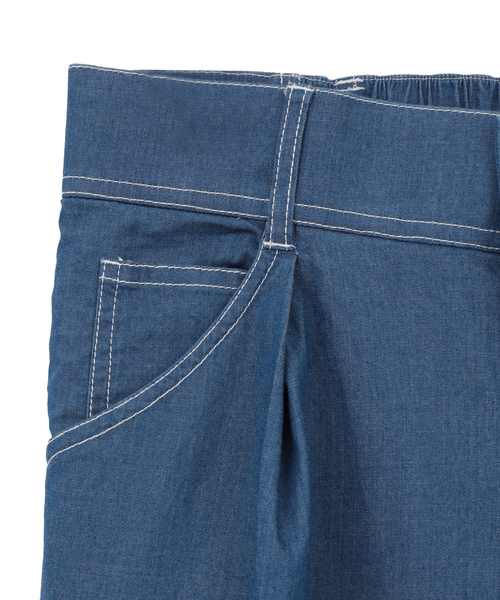 Tiara(ティアラ)の「デニムタックパンツ(デニムパンツ・レディース・インディゴブルー/ライトブルー・3/2)」の18枚目の写真