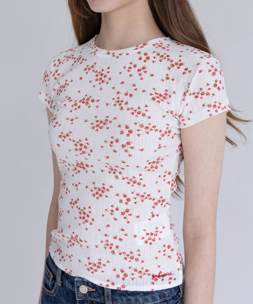 YAHNSISI(ヤーンシシ)の「アイレットベイビーショートスリーブ - ローズガーデン(Tシャツ/カットソー・レディース・その他・FREE)」の2枚目の写真