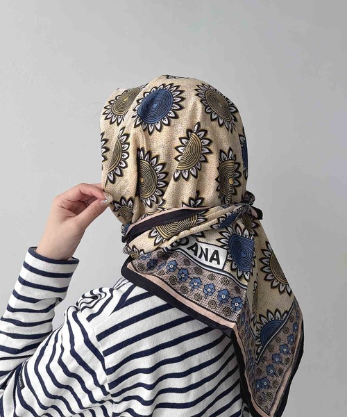 AS KNOW AS plus（アズノゥアズプラス）の「アフリカンプリント大判スカーフ 100 × 100（バンダナ/スカーフ・レディース・E/D/C/A/B・FREE）」の2枚目の写真
