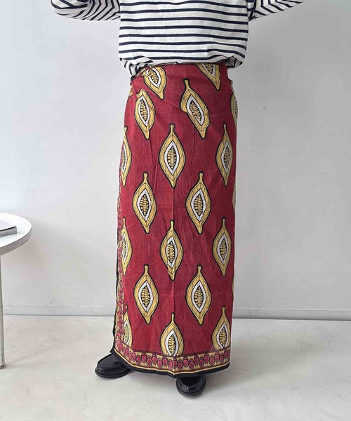 AS KNOW AS plus（アズノゥアズプラス）の「アフリカンプリント大判スカーフ 100 × 100（バンダナ/スカーフ・レディース・E/D/C/A/B・FREE）」の4枚目の写真