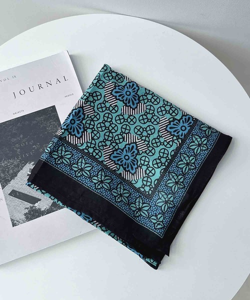 AS KNOW AS plus（アズノゥアズプラス）の「アフリカンプリント大判スカーフ 100 × 100（バンダナ/スカーフ・レディース・E/D/C/A/B・FREE）」の6枚目の写真