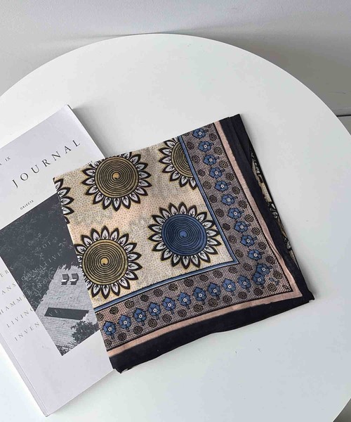 AS KNOW AS plus（アズノゥアズプラス）の「アフリカンプリント大判スカーフ 100 × 100（バンダナ/スカーフ・レディース・E/D/C/A/B・FREE）」の10枚目の写真