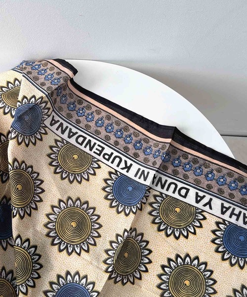 AS KNOW AS plus（アズノゥアズプラス）の「アフリカンプリント大判スカーフ 100 × 100（バンダナ/スカーフ・レディース・E/D/C/A/B・FREE）」の12枚目の写真