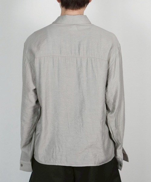 Chikashitsu +（チカシツプラス）の「【Chikashitsu +】soft cropped stripe shirt / 【チカシツプラス】ソフトクロップドストライプ長袖シャツ<着用動画あり>（シャツ/ブラウス・メンズ・ライトグレー/チャコール/ライトカーキ・ONE SIZE）」の9枚目の写真