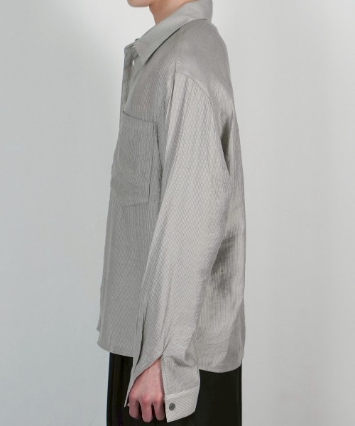 Chikashitsu +（チカシツプラス）の「【Chikashitsu +】soft cropped stripe shirt / 【チカシツプラス】ソフトクロップドストライプ長袖シャツ<着用動画あり>（シャツ/ブラウス・メンズ・ライトグレー/チャコール/ライトカーキ・ONE SIZE）」の8枚目の写真