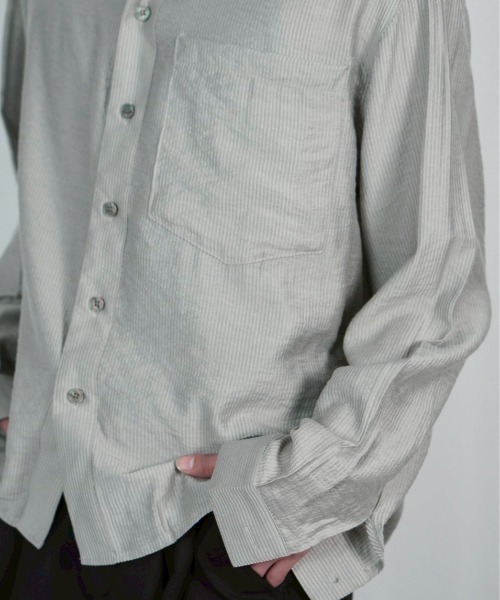 Chikashitsu +（チカシツプラス）の「【Chikashitsu +】soft cropped stripe shirt / 【チカシツプラス】ソフトクロップドストライプ長袖シャツ<着用動画あり>（シャツ/ブラウス・メンズ・ライトグレー/チャコール/ライトカーキ・ONE SIZE）」の11枚目の写真