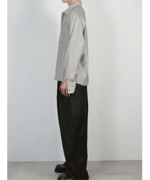 Chikashitsu +（チカシツプラス）の「【Chikashitsu +】soft cropped stripe shirt / 【チカシツプラス】ソフトクロップドストライプ長袖シャツ<着用動画あり>（シャツ/ブラウス・メンズ・ライトグレー/チャコール/ライトカーキ・ONE SIZE）」の6枚目の写真