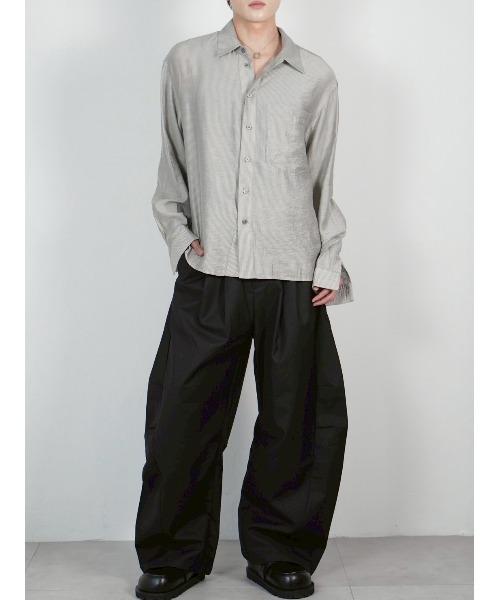Chikashitsu +（チカシツプラス）の「【Chikashitsu +】soft cropped stripe shirt / 【チカシツプラス】ソフトクロップドストライプ長袖シャツ<着用動画あり>（シャツ/ブラウス・メンズ・ライトグレー/チャコール/ライトカーキ・ONE SIZE）」の4枚目の写真