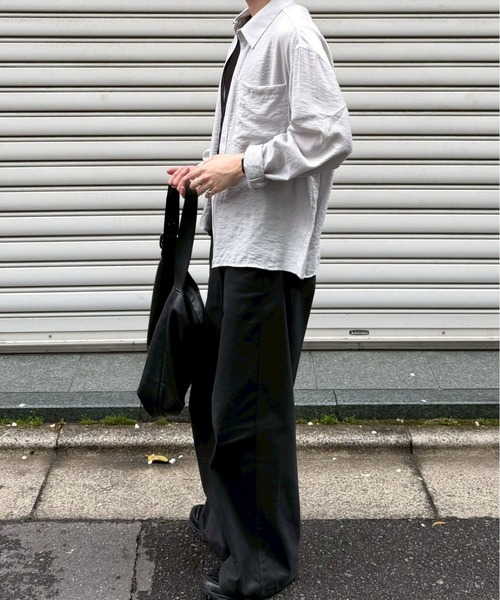 Chikashitsu +（チカシツプラス）の「【Chikashitsu +】soft cropped stripe shirt / 【チカシツプラス】ソフトクロップドストライプ長袖シャツ<着用動画あり>（シャツ/ブラウス・メンズ・ライトグレー/チャコール/ライトカーキ・ONE SIZE）」の17枚目の写真