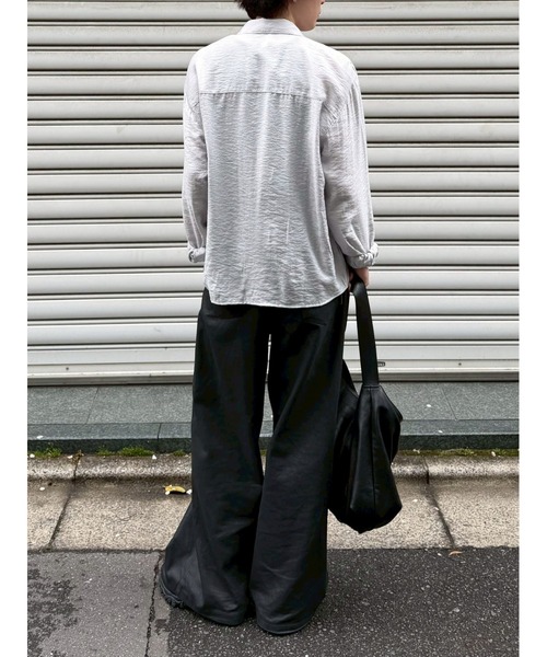 Chikashitsu +（チカシツプラス）の「【Chikashitsu +】soft cropped stripe shirt / 【チカシツプラス】ソフトクロップドストライプ長袖シャツ<着用動画あり>（シャツ/ブラウス・メンズ・ライトグレー/チャコール/ライトカーキ・ONE SIZE）」の18枚目の写真