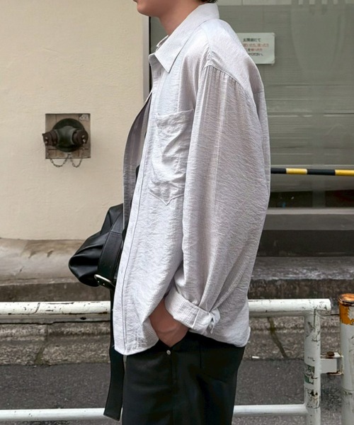 Chikashitsu +（チカシツプラス）の「【Chikashitsu +】soft cropped stripe shirt / 【チカシツプラス】ソフトクロップドストライプ長袖シャツ<着用動画あり>（シャツ/ブラウス・メンズ・ライトグレー/チャコール/ライトカーキ・ONE SIZE）」の21枚目の写真