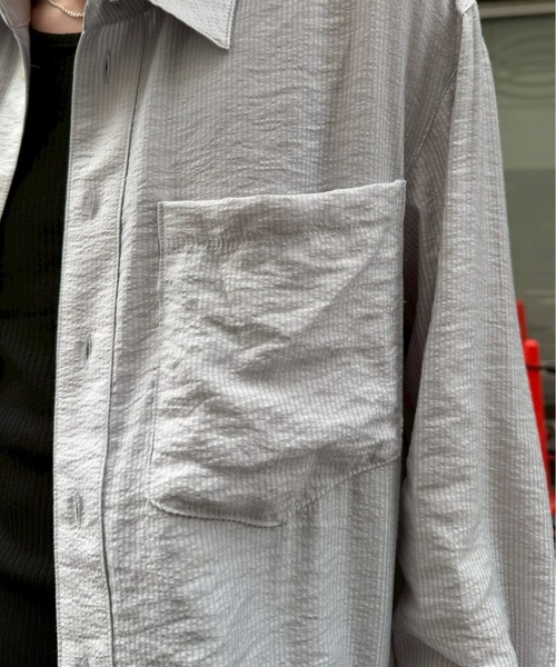 Chikashitsu +（チカシツプラス）の「【Chikashitsu +】soft cropped stripe shirt / 【チカシツプラス】ソフトクロップドストライプ長袖シャツ<着用動画あり>（シャツ/ブラウス・メンズ・ライトグレー/チャコール/ライトカーキ・ONE SIZE）」の19枚目の写真