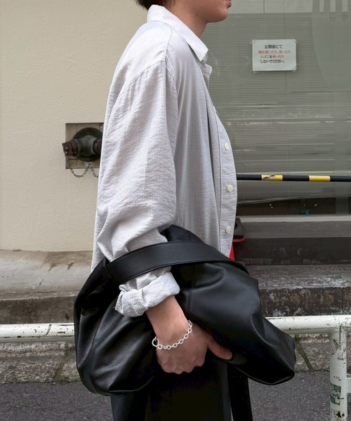 Chikashitsu +（チカシツプラス）の「【Chikashitsu +】soft cropped stripe shirt / 【チカシツプラス】ソフトクロップドストライプ長袖シャツ<着用動画あり>（シャツ/ブラウス・メンズ・ライトグレー/チャコール/ライトカーキ・ONE SIZE）」の22枚目の写真