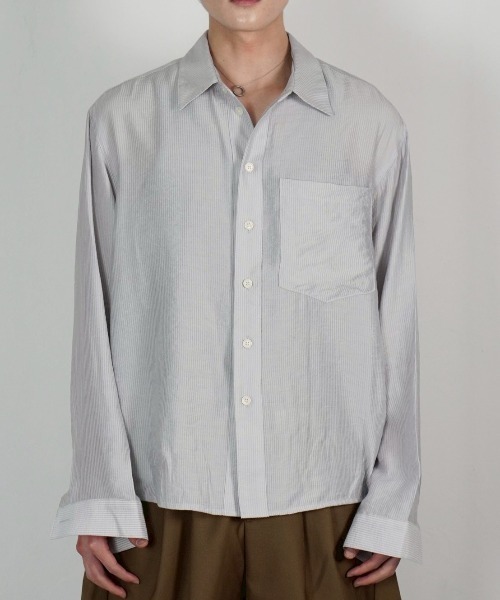 Chikashitsu +（チカシツプラス）の「【Chikashitsu +】soft cropped stripe shirt / 【チカシツプラス】ソフトクロップドストライプ長袖シャツ<着用動画あり>（シャツ/ブラウス・メンズ・ライトグレー/チャコール/ライトカーキ・ONE SIZE）」の13枚目の写真