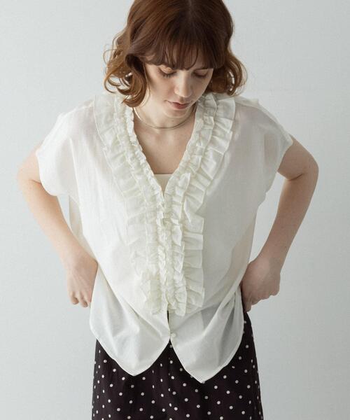 URBAN RESEARCH Sonny Label(アーバンリサーチサニーレーベル)の「Vネックフリルカラーブラウス(シャツ/ブラウス・レディース・ブラック/オフホワイト/ブルー/イエロー・FREE)」の6枚目の写真