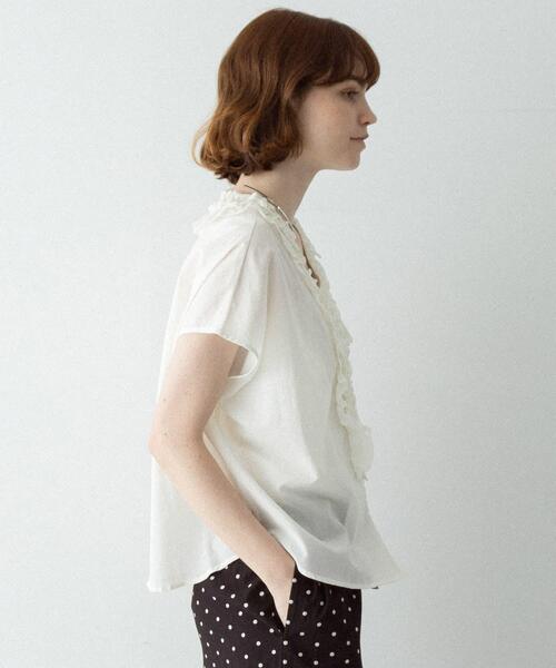 URBAN RESEARCH Sonny Label(アーバンリサーチサニーレーベル)の「Vネックフリルカラーブラウス(シャツ/ブラウス・レディース・ブラック/オフホワイト/ブルー/イエロー・FREE)」の8枚目の写真