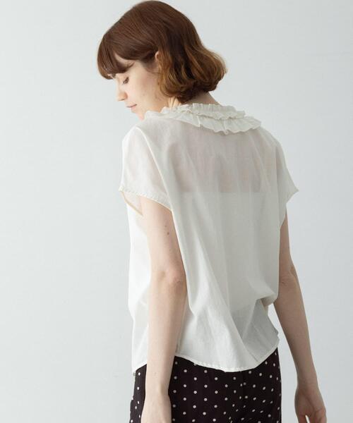 URBAN RESEARCH Sonny Label(アーバンリサーチサニーレーベル)の「Vネックフリルカラーブラウス(シャツ/ブラウス・レディース・ブラック/オフホワイト/ブルー/イエロー・FREE)」の9枚目の写真