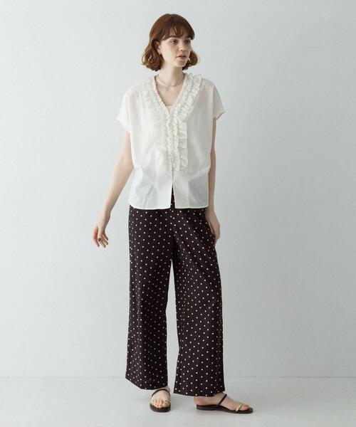 URBAN RESEARCH Sonny Label(アーバンリサーチサニーレーベル)の「Vネックフリルカラーブラウス(シャツ/ブラウス・レディース・ブラック/オフホワイト/ブルー/イエロー・FREE)」の10枚目の写真