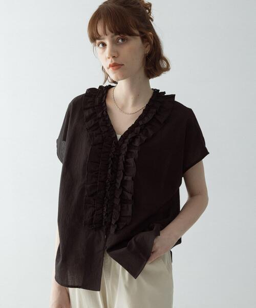 URBAN RESEARCH Sonny Label(アーバンリサーチサニーレーベル)の「Vネックフリルカラーブラウス(シャツ/ブラウス・レディース・ブラック/オフホワイト/ブルー/イエロー・FREE)」の15枚目の写真