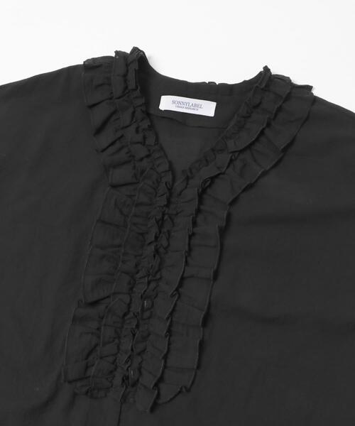 URBAN RESEARCH Sonny Label(アーバンリサーチサニーレーベル)の「Vネックフリルカラーブラウス(シャツ/ブラウス・レディース・ブラック/オフホワイト/ブルー/イエロー・FREE)」の22枚目の写真